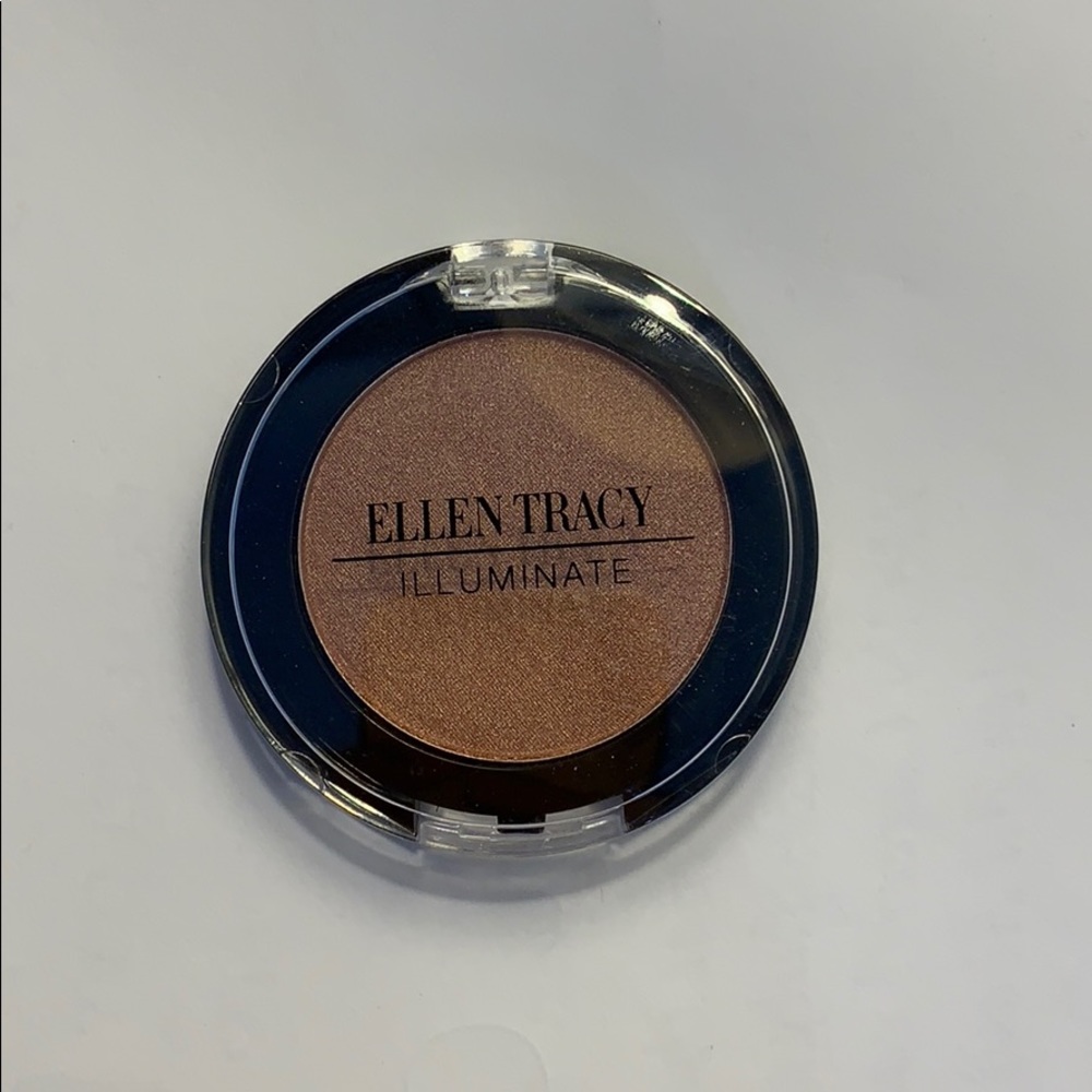 Ellen Tracy Illuminate eyeshadow